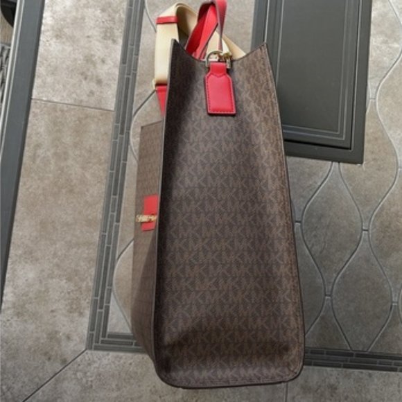 Michael Kors Kenly Large Tote - Picture 3 of 15